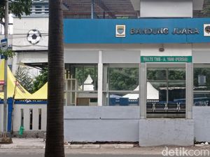 Shelter TMB yang Kotor dan Dikeluhkan Penumpang Shelter TMB yang Kotor dan Dikeluhkan Penumpang