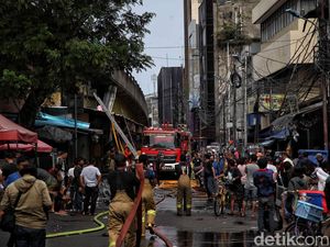 7 Fakta Si Jago Merah Bakar Kios Pasar Asemka 7 Fakta Si Jago Merah Bakar Kios Pasar Asemka