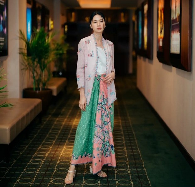 Inspirasi Ke Kondangan Pakai Kebaya ala Seleb Indonesia