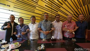 Lihat Lagi Momen Anies-Tim Kecil Koalisi Perubahan Makan Siang Bareng