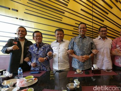 Lihat Lagi Momen Anies-Tim Kecil Koalisi Perubahan Makan Siang Bareng