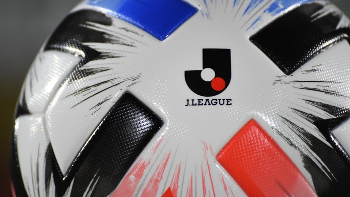 HIRATSUKA, JAPAN - FEBRUARY 21: The Logo of J.League is printed on the official ball prior to the J.League MEIJI YASUDA J1 match between Shonan Bellmare and Urawa Red Diamonds at the Shonan BMW Stadium Hiratsuka on February 21, 2020 in Hiratsuka, Kanagawa, Japan. (Photo by Masashi Hara/Getty Images)