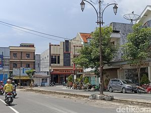 Median Jalan Mastrip Kota Blitar Mendadak Dibongkar, Mau DIbuat Apa? Median Jalan Mastrip Kota Blitar Mendadak Dibongkar, Mau DIbuat Apa?
