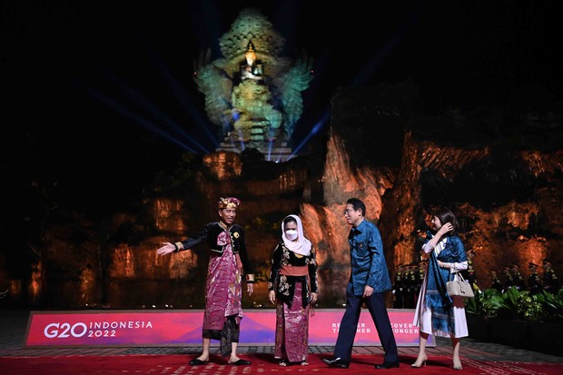 n Gaya elegant para Ibu Negara di KTT G20