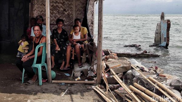 Nestapa Warga Karawang yang Desanya Nyaris Hilang