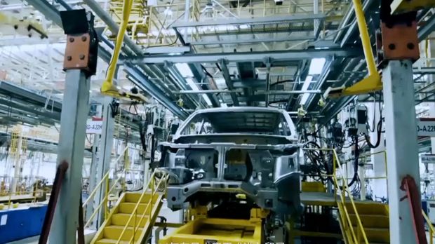 Pabrik Sokonindo Automobile di Cikande, Serang, Banten memproduksi mobil DFSK.