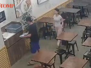 Duh! Pria Ini Buang Mangkuk, Diduga Tak Puas dengan Porsi Makanan