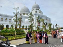 Ramai-ramai Penggembira Muktamar Muhammadiyah Datangi Masjid Sheikh Zayed