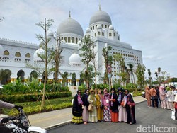 Ramai-ramai Penggembira Muktamar Muhammadiyah Datangi Masjid Sheikh Zayed