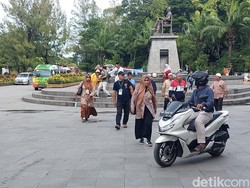 Penggembira Muktamar Muhammadiyah Mulai Berdatangan ke Stadion Manahan