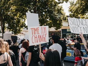 6 Contoh Perubahan Sosial Berdasarkan Bentuk serta Prosesnya 6 Contoh Perubahan Sosial Berdasarkan Bentuk serta Prosesnya