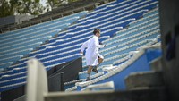 Dulu, Stadion Centerio ini memiliki kapasitas tempat duduk sebanyak 100.000. Namun, sekarang kapasitas penontonnya hanya 65.000 sampai dengan 76.000.