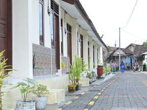 Rumah Khusus MBR Berjejer di Kawasan Kumuh Bantaran Sungai Bengawan