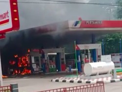 Angkot Terbakar Saat Isi BBM di SPBU Tenjo Bogor