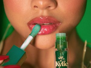 Kylie Jenner Rilis Lip Tint Hijau Rp 450 Ribu, Netizen: Mirip Lipstik Arab Kylie Jenner Rilis Lip Tint Hijau Rp 450 Ribu, Netizen: Mirip Lipstik Arab