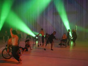 Aksi Penari Difabel Saat Tampil di Atas Panggung, Keren Banget!