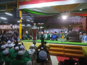 Kunjungi Ciamis, Anies Baswedan Silaturahmi ke Abah Aos