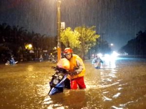 Video: Sumut Dilanda Banjir Parah, Walhi Soroti Maraknya Illegal Logging