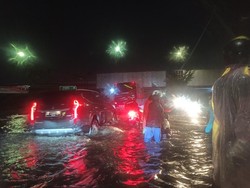 Gerbang Tol Bandar Selamat Tembung Terendam Banjir