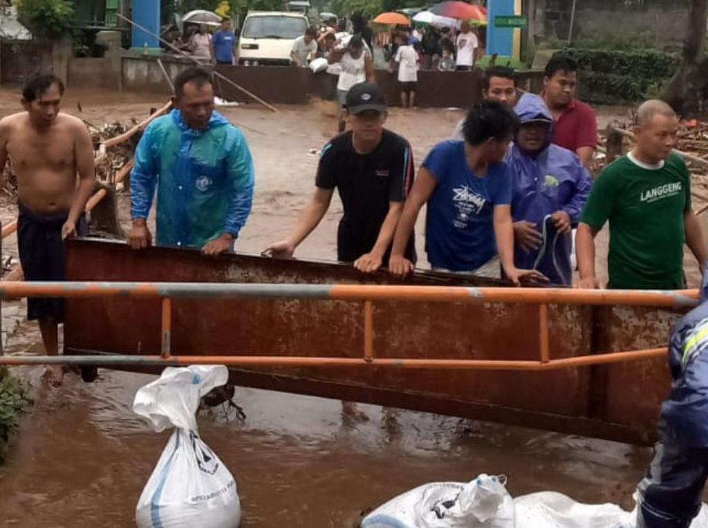 Diguyur Hujan Lebih 7 Jam, Tiga Desa di Pasuruan Banjir Setinggi 60 Cm