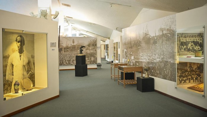 Suasana museum sepakbola yang ada di bawah stadion Stadion Centennial, Uruguay, Kamis (17/11/2022).