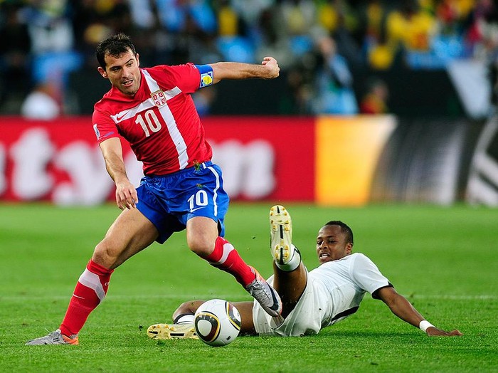 PRETORIA, SOUTH AFRICA - JUNE 13:  Dejan Stankovic of Serbia rides the tackle by Andrew Ayew of Ghana during the 2010 FIFA World Cup South Africa Group D match between Serbia and Ghana at Loftus Versfeld Stadium on June 13, 2010 in Pretoria, South Africa.  (Photo by Stuart Franklin/Getty Images)