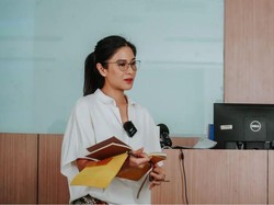 Dian Sastro Suka yang Antik-antik