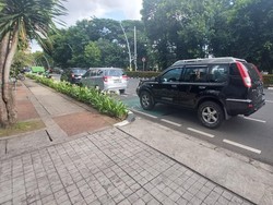 Waduh! Jalur Sepeda di Blok M Malah Jadi Lahan Parkir Mobil hingga Bajaj
