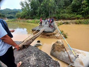 2 Jembatan di Area Waduk Pidekso Wonogiri Putus