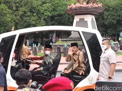 Potret Jokowi Tiba di Lokasi Muktamar Muhammadiyah Naik Mobil Listrik