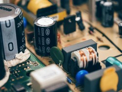 7 Fungsi Kapasitor dalam Elektronika dan Penjelasannya