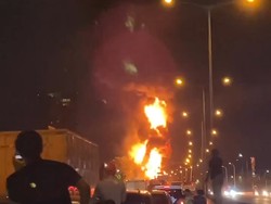 Penampakan Kebakaran Truk BBM di Tol JORR, Api Melambung Tinggi