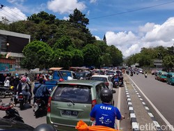 Kemacetan Parah di Kawasan Jatinangor Imbas Uji Coba Wisata Jans Park