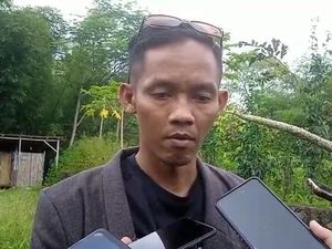 200 Rumah di Desa Sasagaran Sukabumi Belum Teraliri Listrik, Warga Pakai Lilin