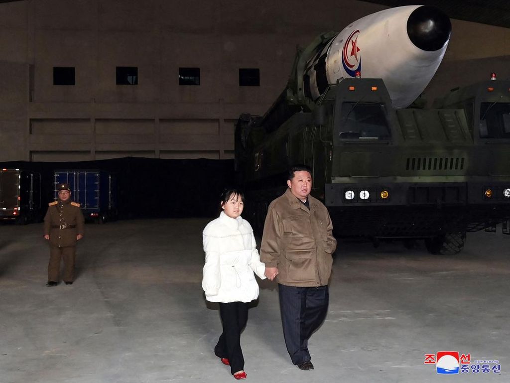 Terungkap Identitas Putri Kim Jong Un yang Muncul saat Peluncuran Rudal