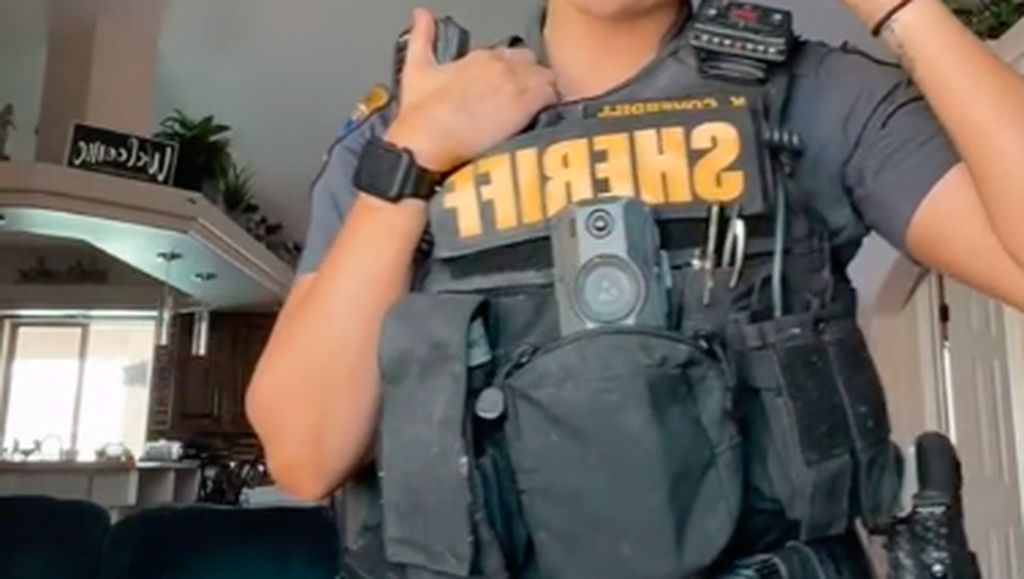 8 Potret Polwan Cantik Sampai Dicurigai Bohongi Netizen 8 Potret Polwan Cantik Sampai Dicurigai Bohongi Netizen