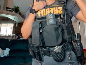 8 Potret Polwan Cantik Sampai Dicurigai Bohongi Netizen