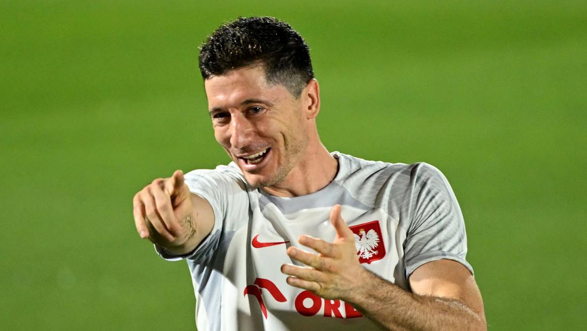 Robert Lewandowski memburu gol pertama di Piala Dunia di Qatar 2022. (Foto: AFP via Getty Images/ANDREJ ISAKOVIC)