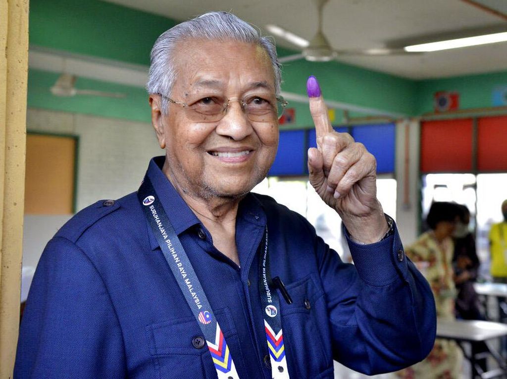 Kalah Pemilu, Karir Politik Mahathir Berakhir di Usia 97 Tahun?