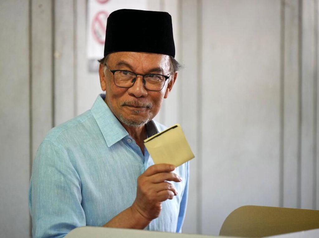 Anwar Ibrahim Bersikeras Punya Cukup Dukungan Bentuk Pemerintahan