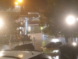 Diguyur Hujan, Jalan Ring Road Medan Banjir dan Banyak Pohon Tumbang