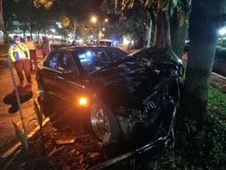 Mobil Mahasiswi Tabrak Pikap di Bandung, 2 Orang Luka