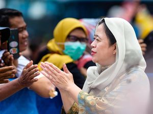 Momen Puan di Solo: Tinjau Masjid Sheikh Zayed-Selfie Bareng Warga