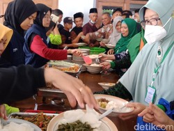 Dapur Umum Muktamar Sajikan Menu Tengkleng Bagi Peserta-Penggembira