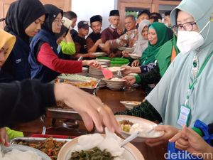 Dapur Umum Muktamar Sajikan Menu Tengkleng Bagi Peserta-Penggembira Dapur Umum Muktamar Sajikan Menu Tengkleng Bagi Peserta-Penggembira
