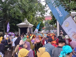 Semangatnya Penggembira Muktamar Muhammadiyah Solo Meski Gerimis