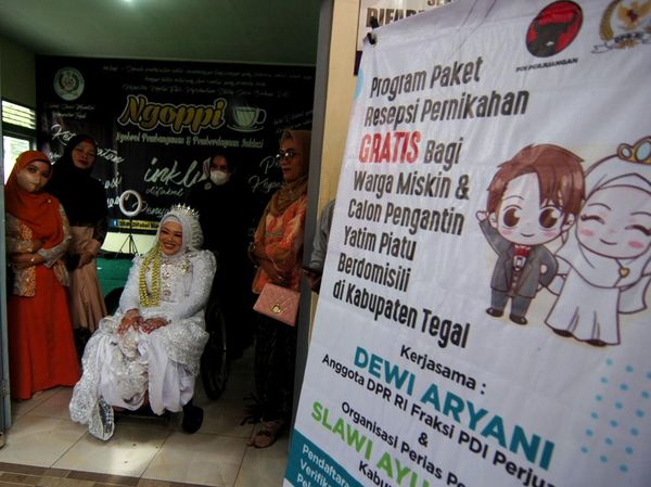 Pasangan Difabel Ini Nikah Secara Gratis