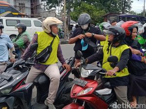 Semringahnya OjekMu Laris Manis Angkut Tamu Muktamar Muhammadiyah Solo Semringahnya OjekMu Laris Manis Angkut Tamu Muktamar Muhammadiyah Solo