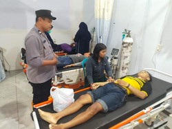 Braakkk! Dua Pemotor di Ngawi Tewas Tabrak Pohon Tumbang