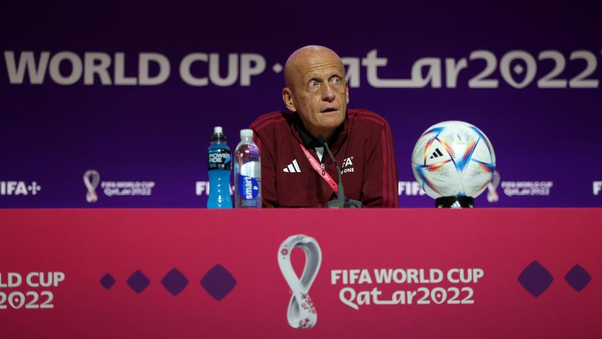 Ketua Komite Wasit FIFA, Pierluigi Collina. Foto: Getty Images/Christopher Lee